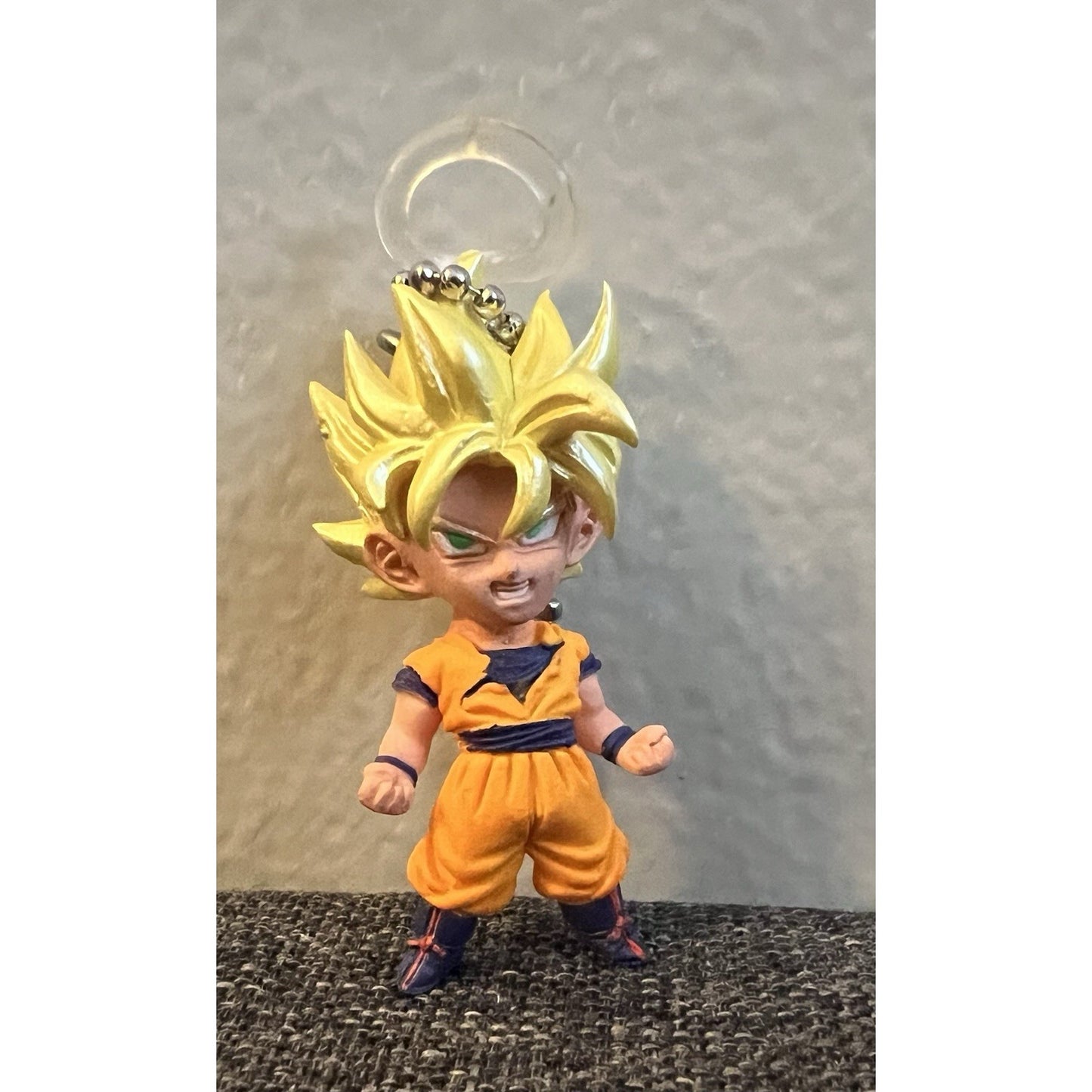 Dragon Ball Z Super Saiyan Goku Figure Keychain UDM Burst 6 Gashapon Capsule