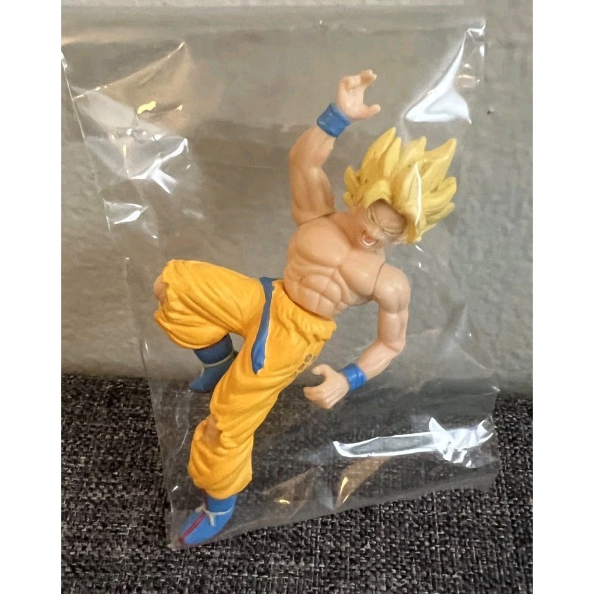 Dragon Ball Z Super Saiyan Goku Magnetic Model Mini Figurine