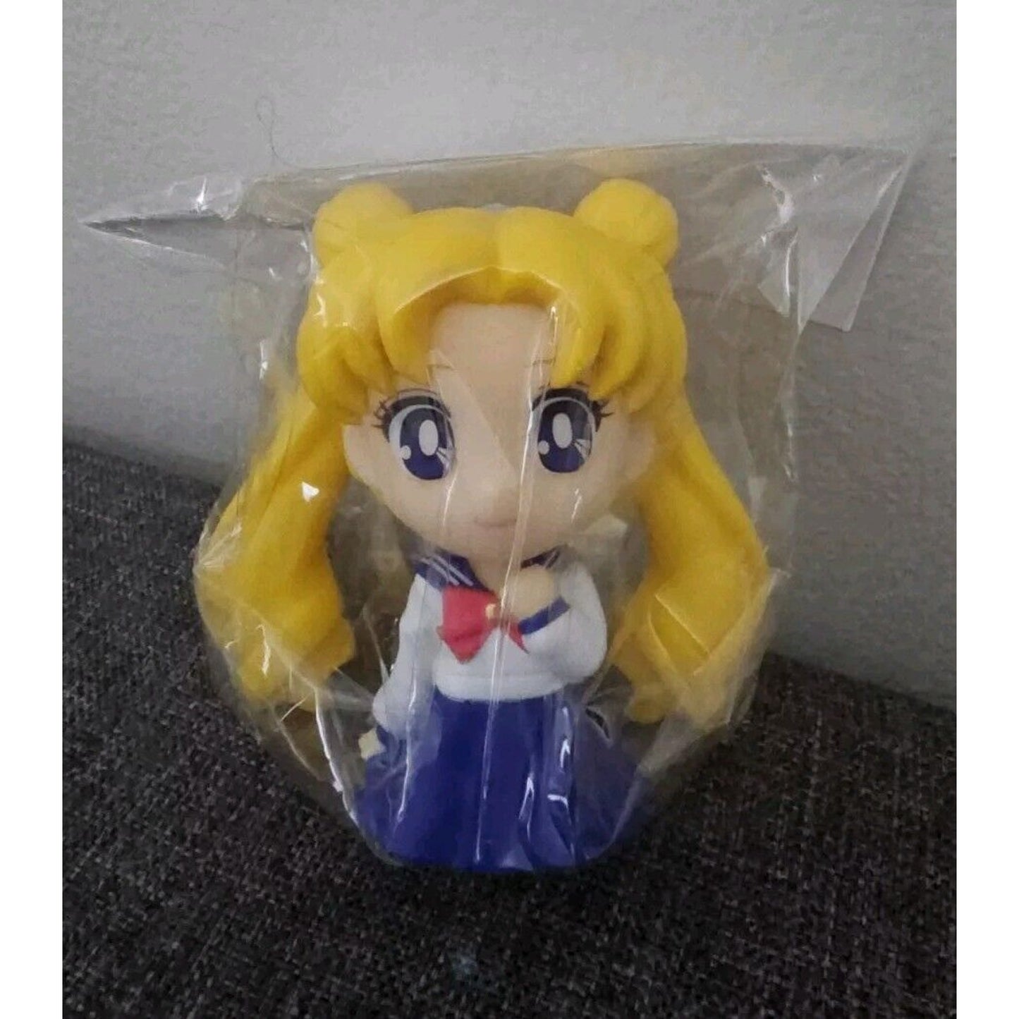 Bandai Sailor Moon Shokugan Relaxing Mascot Figure - Usagi Tsukino