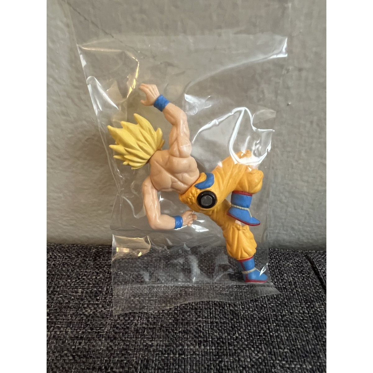 Dragon Ball Z Super Saiyan Goku Magnetic Model Mini Figurine