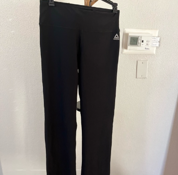 Reebok Woman's Cropped Leggings Size SP